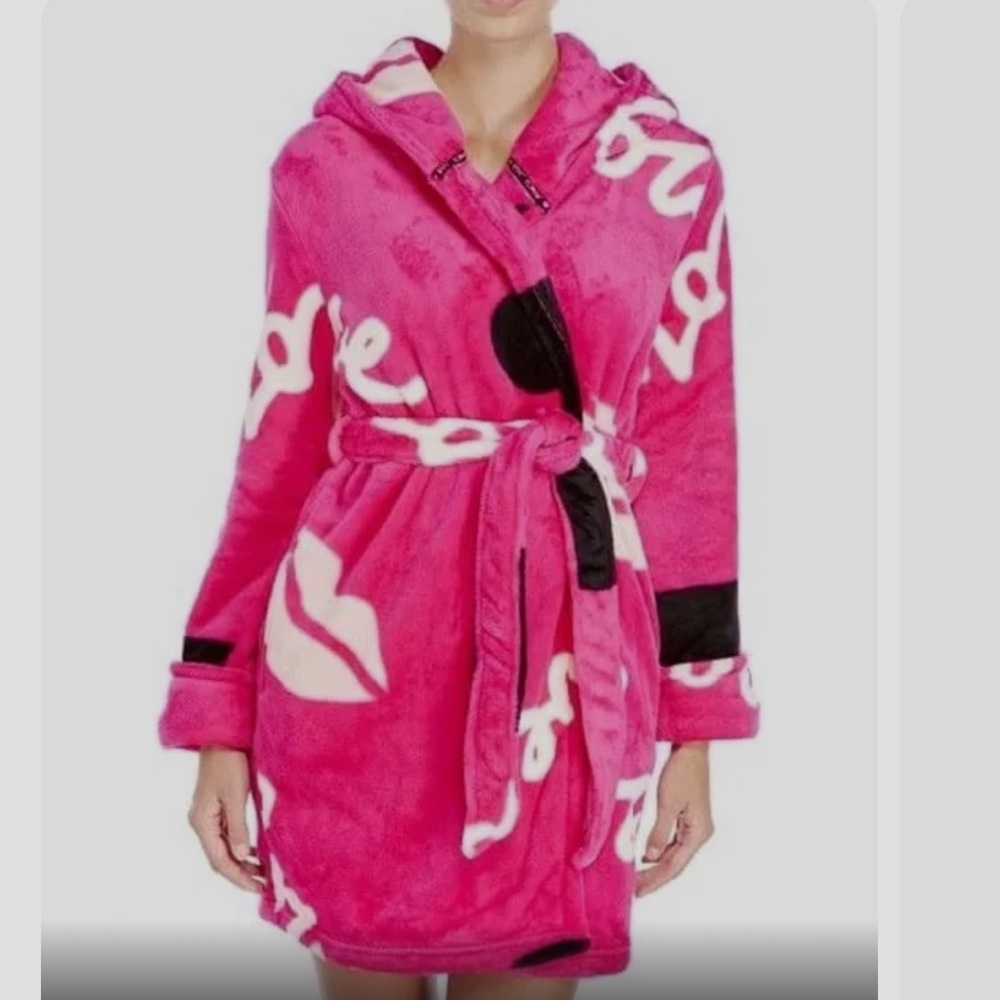 Betsy Johnson hooded  robe love pink kisses like new sz m/L